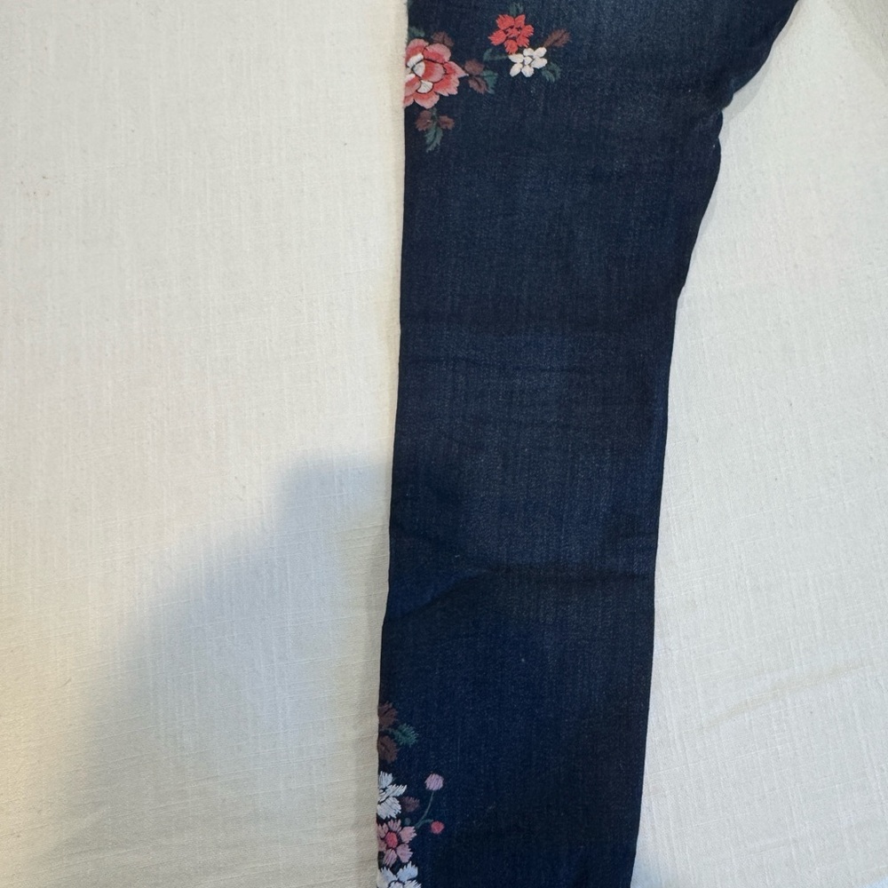 Express- Mid Rise Jean Legging - Picture 6 of 6